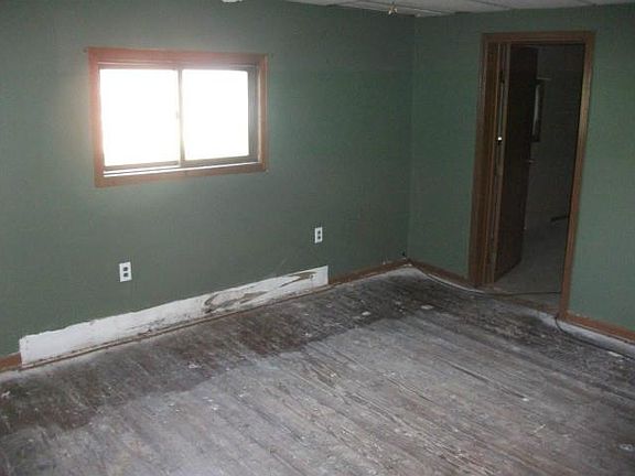 5th image of 218 Flynn Place Ave