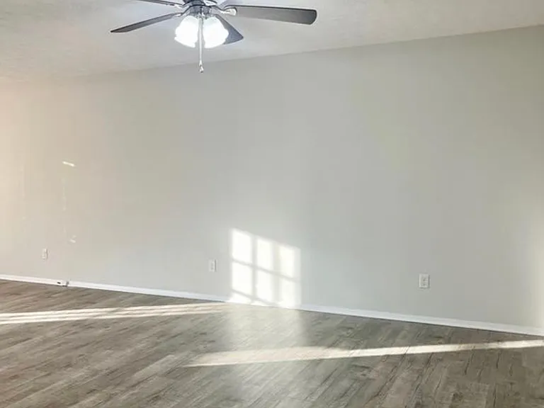 2136 Crystal Ct — Photo 3