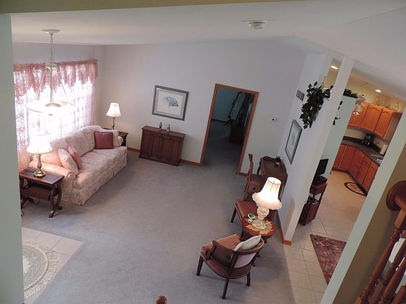 3rd image of 7420 Cedar Creek Cir