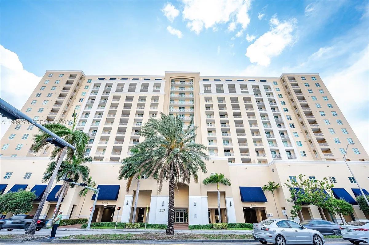 Building Photo - 117 NW 42nd Ave #1515