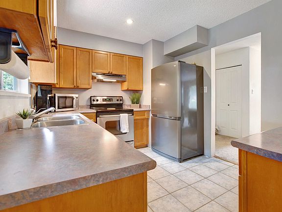 4th image of 10992 132a St