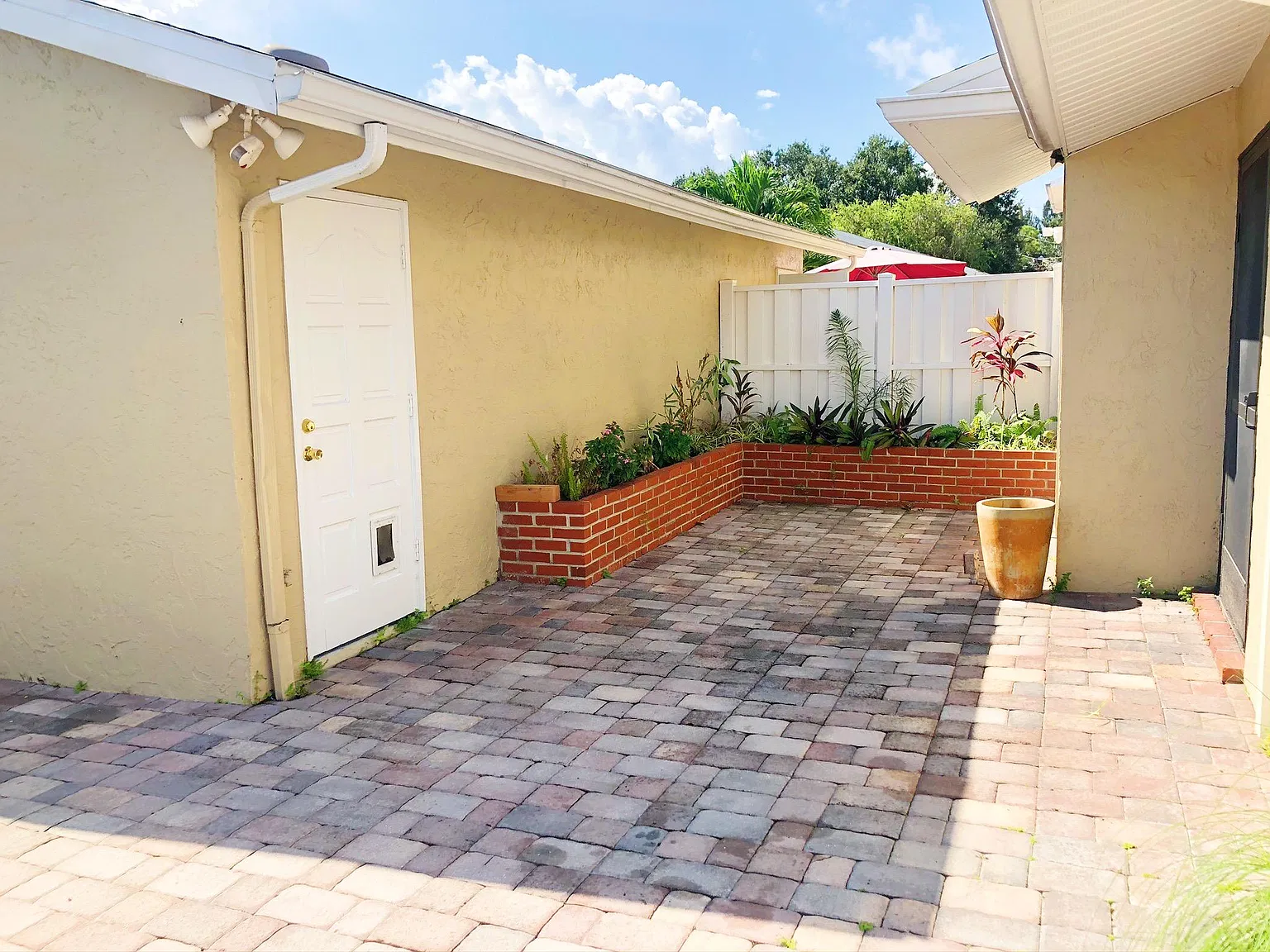 3 bed, 1400 sqft, $3,500 — Photo 4