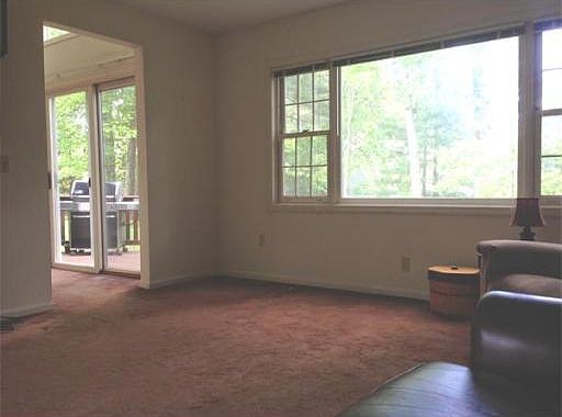 4th image of 32 Heritage Dr
