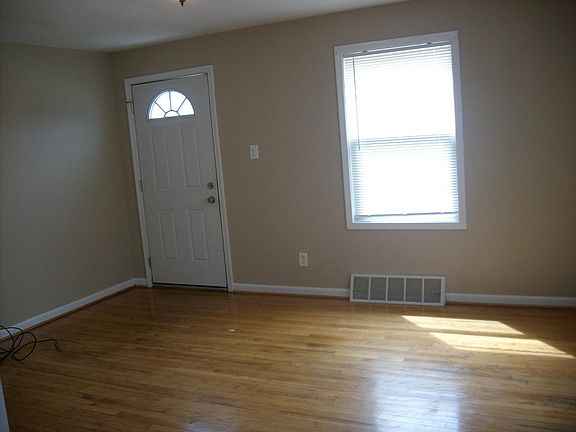 4th image of 1037 Rosewood St