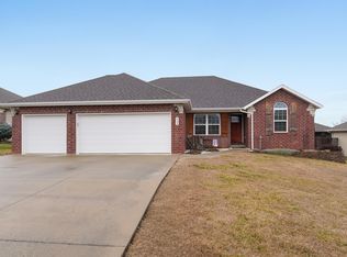 833 Fox Creek Rd, Willard, MO 65781