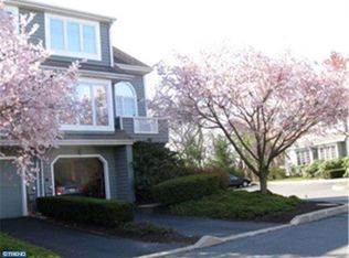 211 Whistling Swan Ln, Downingtown, PA 19335