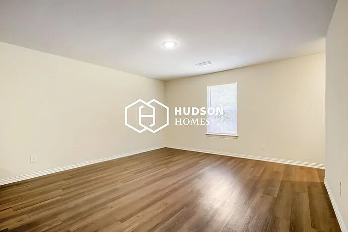 3 bed, 2.0 bath, 1028 sqft, $1,449 — Photo 3
