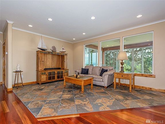 5th image of 199 Eagle Crest Dr