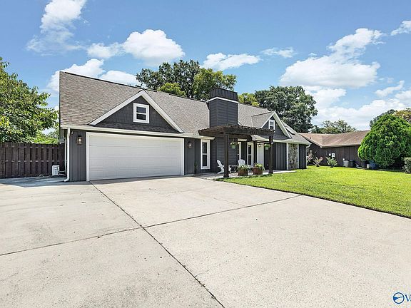 5th image of 9883 Willow Cove Rd SE