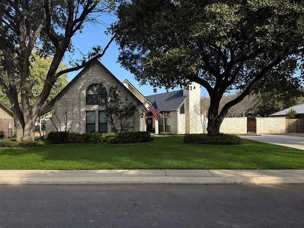 105 Village Path, Castroville, TX 78009