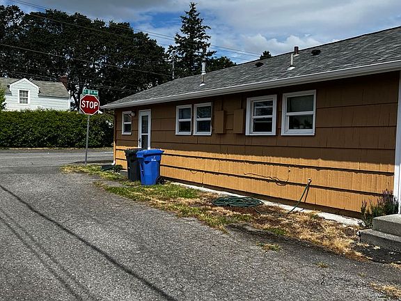 2nd image of 961 SE 8th Ave #1