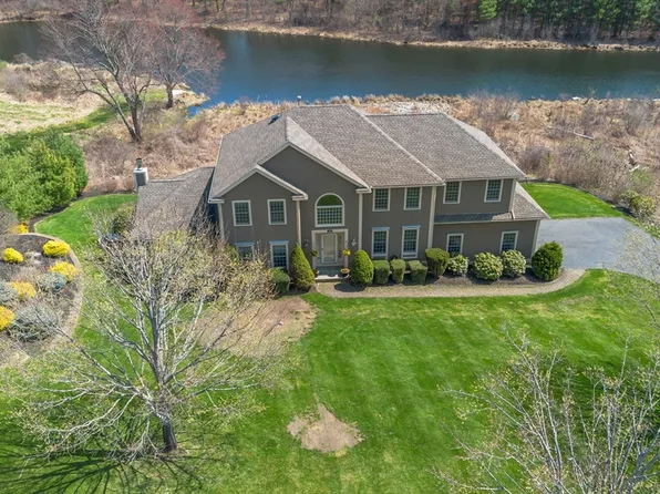 10 Deer Run Dr, Westford, MA 01886