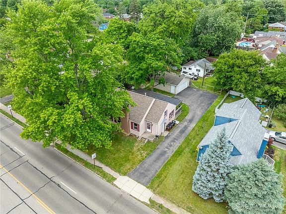 5th image of 709 E Dorothy Ln