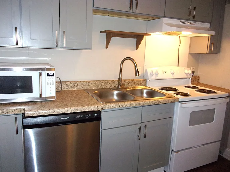 2405-1 Julia Ave — Photo 6