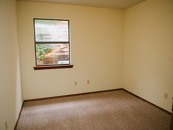 4th image of 417 S Hester St #1
