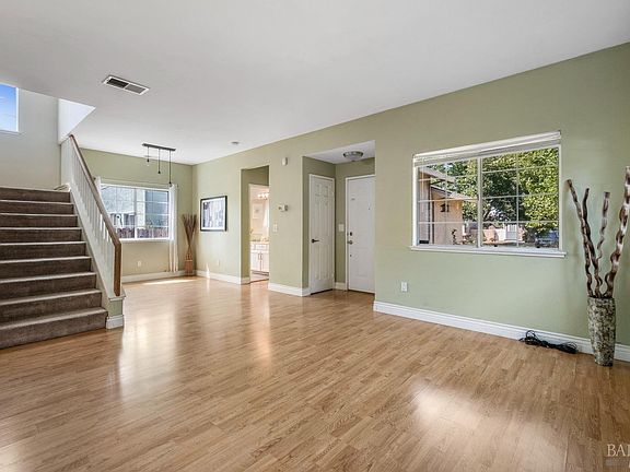 4th image of 369 Silk Oak Drive
