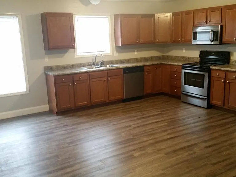 425 Bridge St #7 — Photo 4