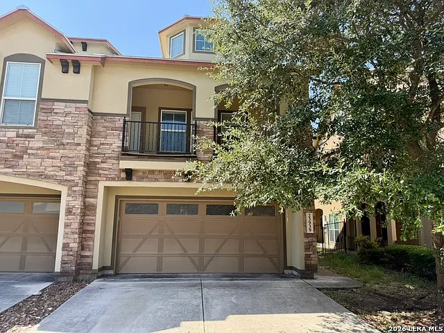 3 bed, 2.5 bath, 2322 sqft, $2,700 — Photo 2