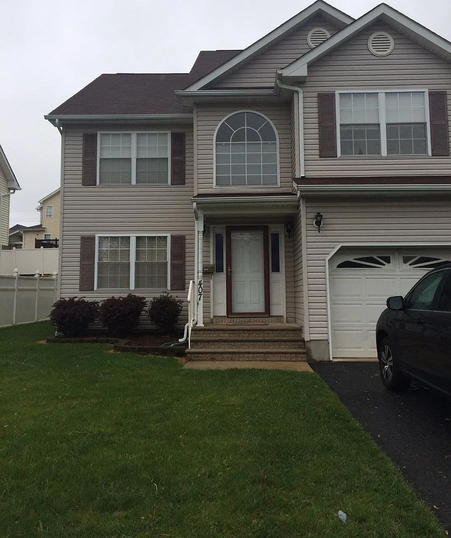 3 bed, 1900 sqft, $3,500 — Photo 1