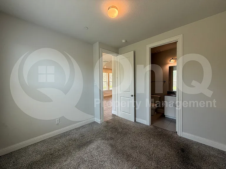 588 Hutchinson Ln — Photo 12