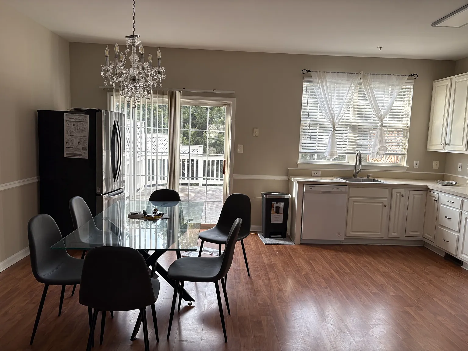 4 bed, 2.5 bath, 1960 sqft, $2,750 — Photo 2