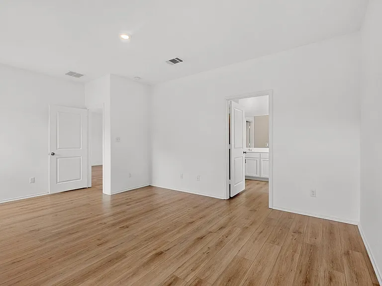 941 Legends Ln — Photo 17