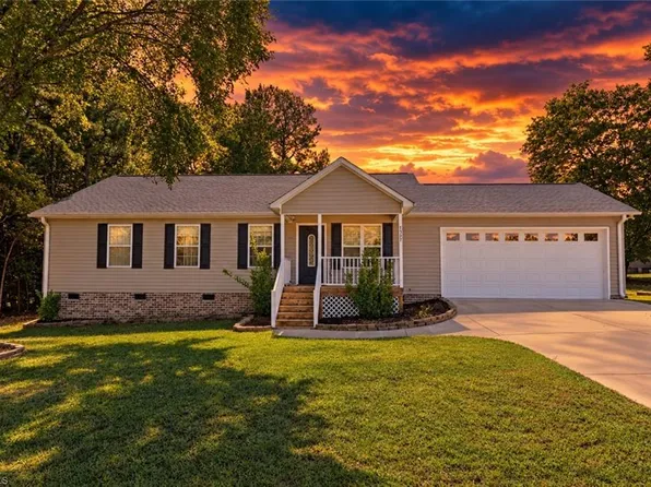 7527 Turnpike Rd, Archdale, NC 27263