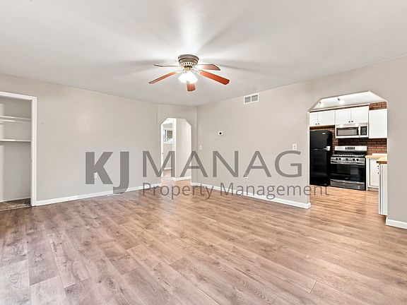 5th image of 8208 Oak St