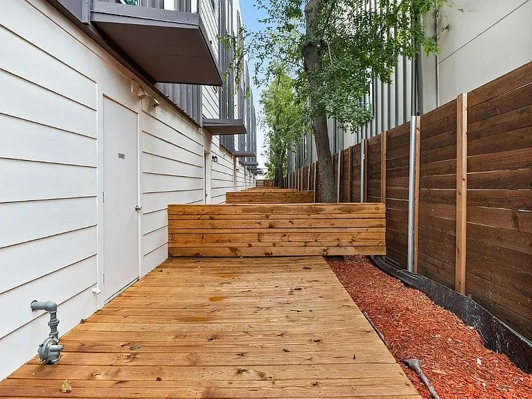 2006 N Fitzhugh Ave #1 — Photo 11