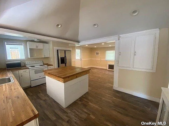4 bed, 3.5 bath, $4,200 — Photo 3
