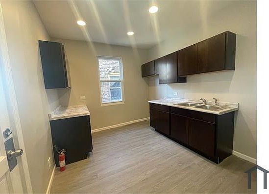 3rd image of 7821 S Marshfield Ave #1