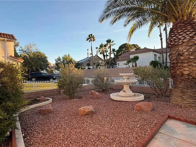 4844 Jadero Dr — Photo 3