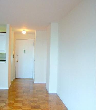 3rd image of 400 E 71st St APT 21C