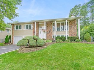 1691 Roosa Ln, Elk Grove Village, IL 60007