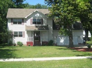 15122 Vivian St, Taylor, MI 48180
