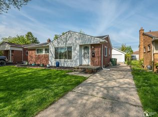 15486 Poplar St, Southgate, MI 48195