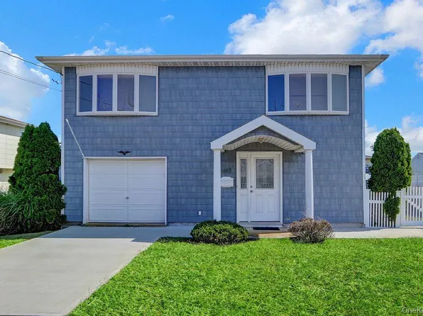 497 Nassau Avenue, Freeport, NY 11520