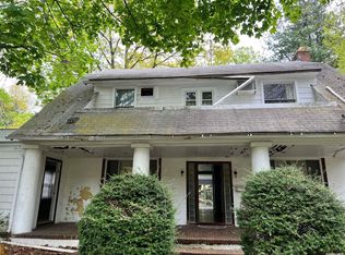 23 Gilchrest Rd, Great Neck, NY 11021