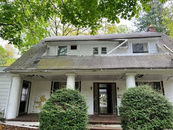 23 Gilchrest Road, Great Neck, NY 11021
