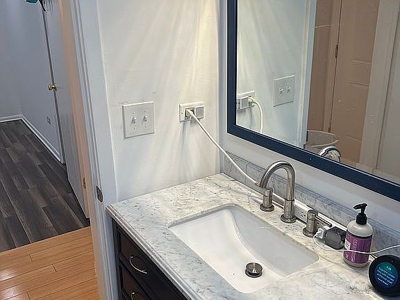 2nd image of 406 W Oak St #1E