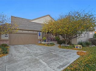 319 N Parker Cir, Lawrence, KS 66049