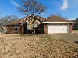 305 Rita Dr, Lindale, TX 75771
