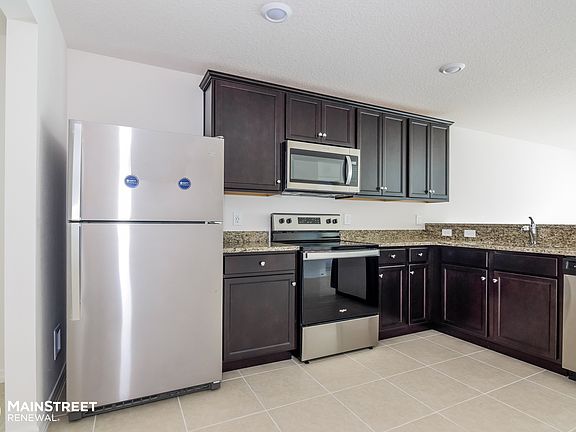5th image of 2119 Peyto Way