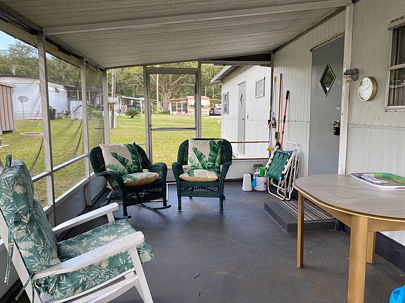 3rd image of 39615 Persimmon Ave