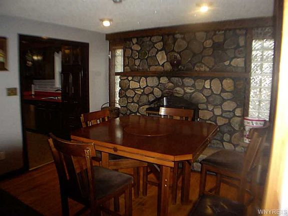 3rd image of 26 Charlescrest Ct
