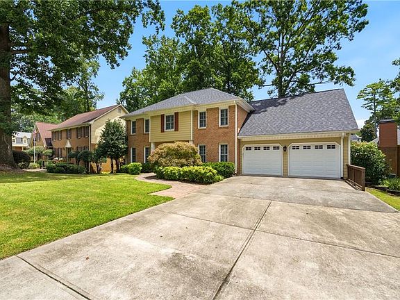 3rd image of 461 Berrypatch Ln SE