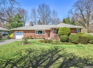 67 Plymouth Dr N, Glen Head, NY 11545