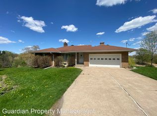 1942 Kenwood Dr E, Maplewood, MN 55117