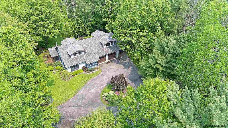 4th image of 1040 GREEN CORNERS Road