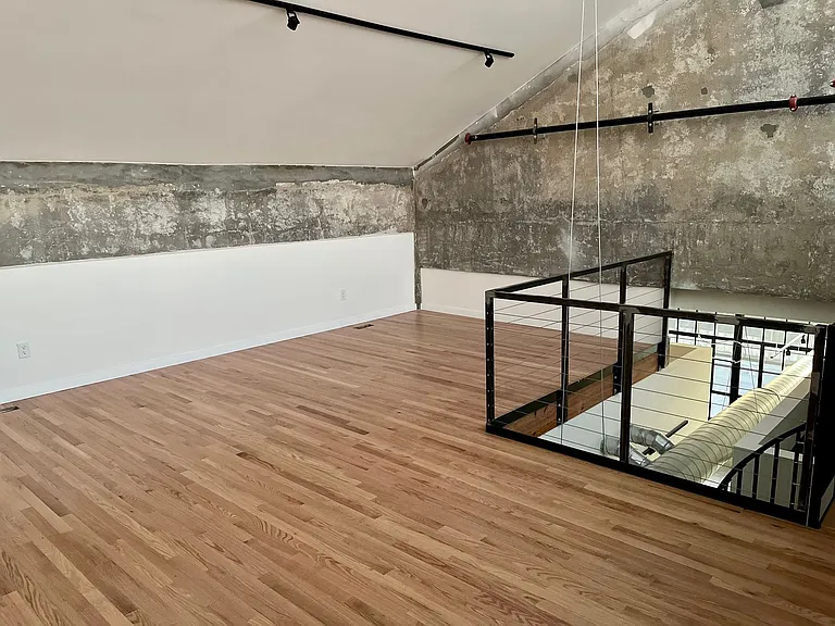 2327 Texas Ave — Photo 34